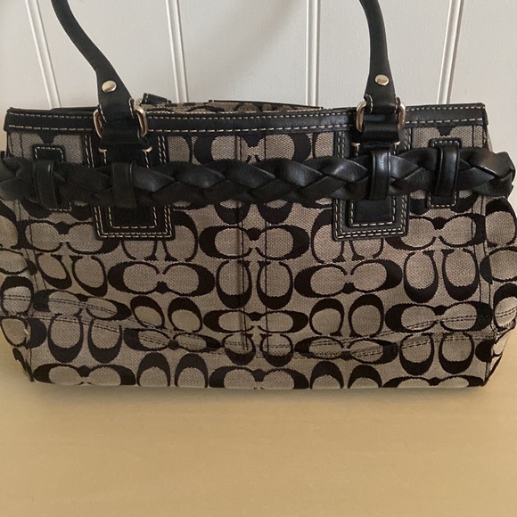 Coach Hampton signature shoulder purse - Picture 3 of 3